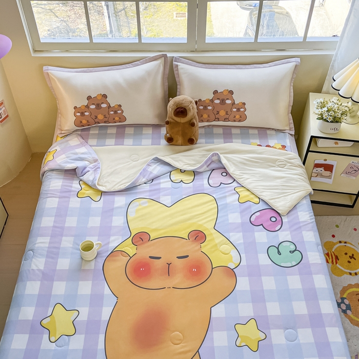 91家纺网 家纺一手货源 找家纺 博雅 2025新款A类大版数码印花冰丝凉席可组合凉感丝夏被-卡皮巴拉 星星卡皮巴拉