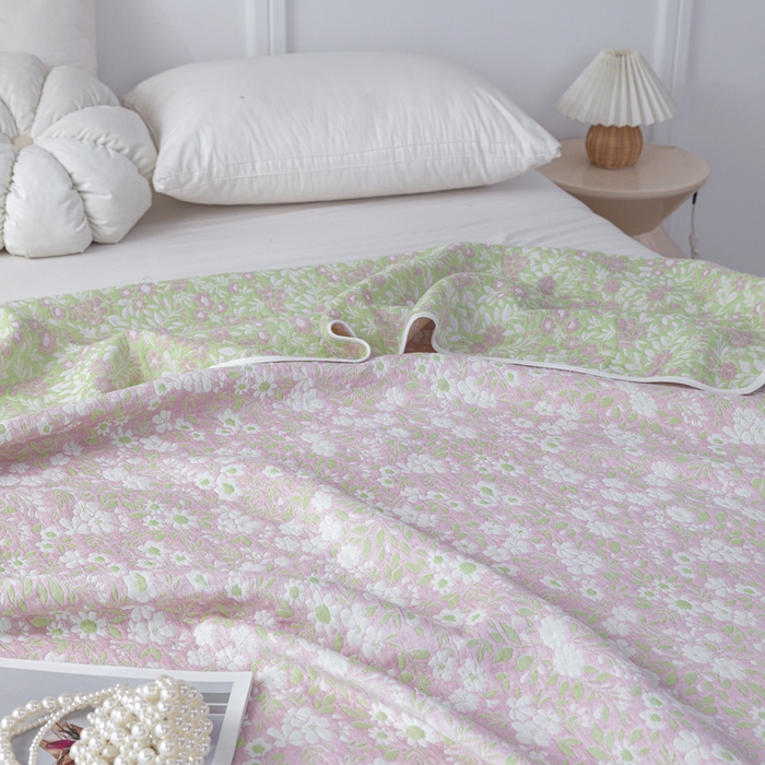 91家纺网 家纺一手货源 找家纺 乐家毛巾被（工厂自产自销） 2025春夏新款亲肤舒适六层纱布被 粉色小碎花