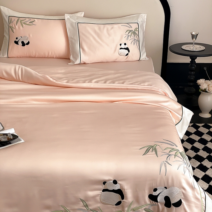 91家纺网 家纺一手货源 找家纺 MIU缪家居 2025新款60支兰精天丝四件套-熊猫与竹 熊猫与竹-浅粉