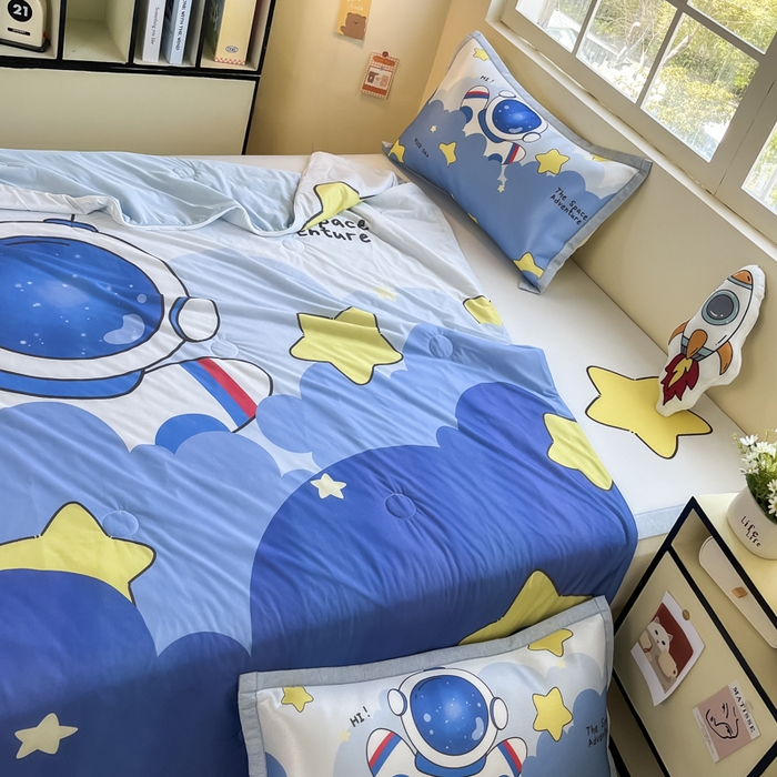 91家纺网 家纺一手货源 找家纺 博雅 2025新款A类大版数码印花冰丝凉席可组合凉感丝夏被-宇航员 梦想宇航员