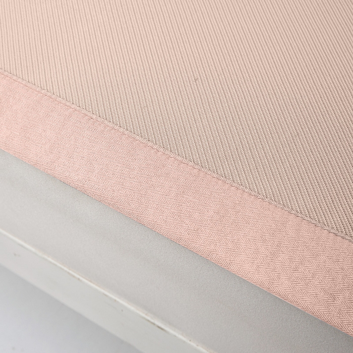 91家纺网 家纺一手货源 找家纺 全季家居 2025新款5A抗菌碳光卡通贴布系列冰丝席 床席款-快乐精灵-淡粉