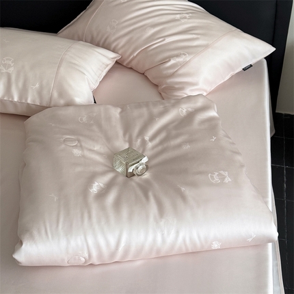 鹿班家居 2025新款60S莱赛尔提花夏被系列—木马乐园【 标准会员-20元 】 木马乐园粉色