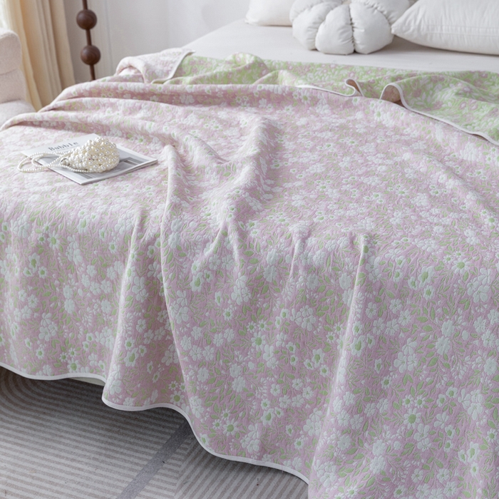 91家纺网 家纺一手货源 找家纺 乐家毛巾被（工厂自产自销） 2025春夏新款亲肤舒适六层纱布被 粉色小碎花