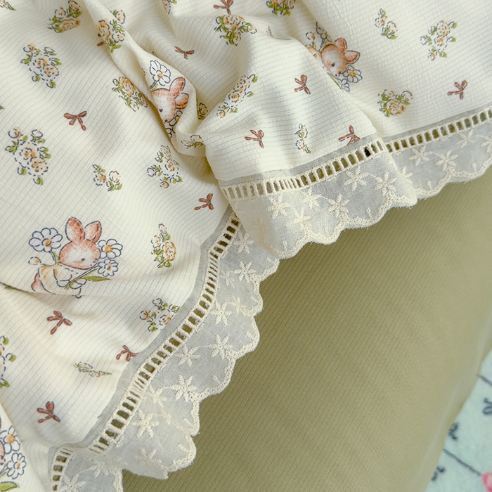 91家纺网 家纺一手货源 找家纺 竹合家纺 2025新款春日碎花法式镂空花边款式提花皱皱四件套 法式-甜心小小兔