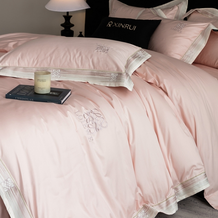 91家纺网 家纺一手货源 找家纺 馨蕊家居 2025新款100s高奢典藏简约全棉系列四件套-棉罗莎 棉罗莎-蔷薇粉