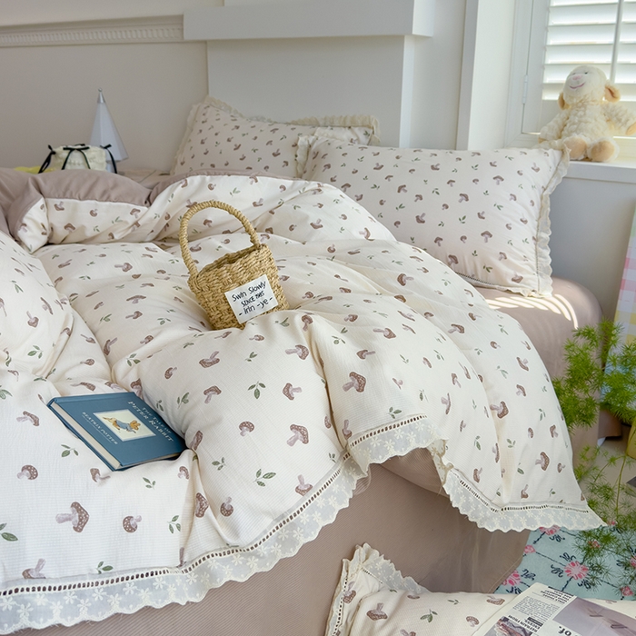 91家纺网 家纺一手货源 找家纺 竹合家纺 2025新款春日碎花法式镂空花边款式提花皱皱四件套 法式-咖格蘑菇