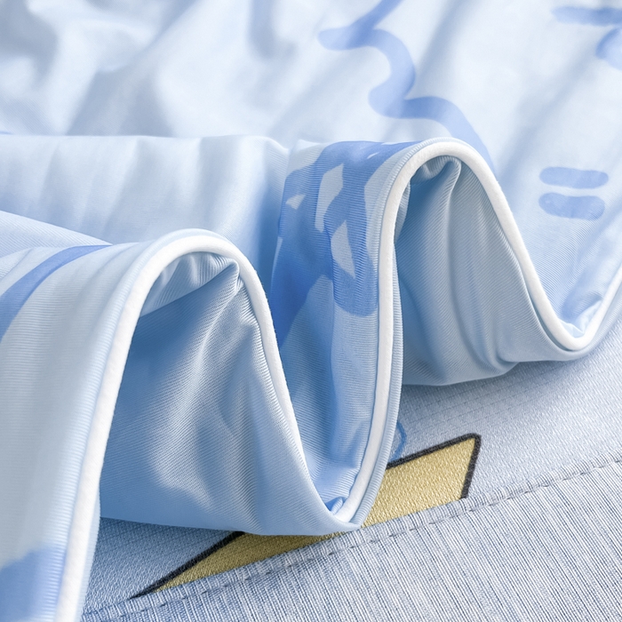 91家纺网 家纺一手货源 找家纺 博雅 2025新款A类大版数码印花冰丝凉席可组合凉感丝夏被-宇航员 绘画宇航员