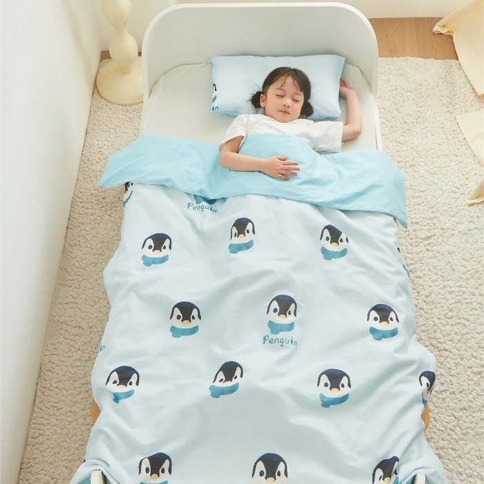 91家纺网 家纺一手货源 找家纺 艾佳宝贝 2025新款A类儿童全棉多功能单被套可拆式夏被四季被子 乖萌小企鹅