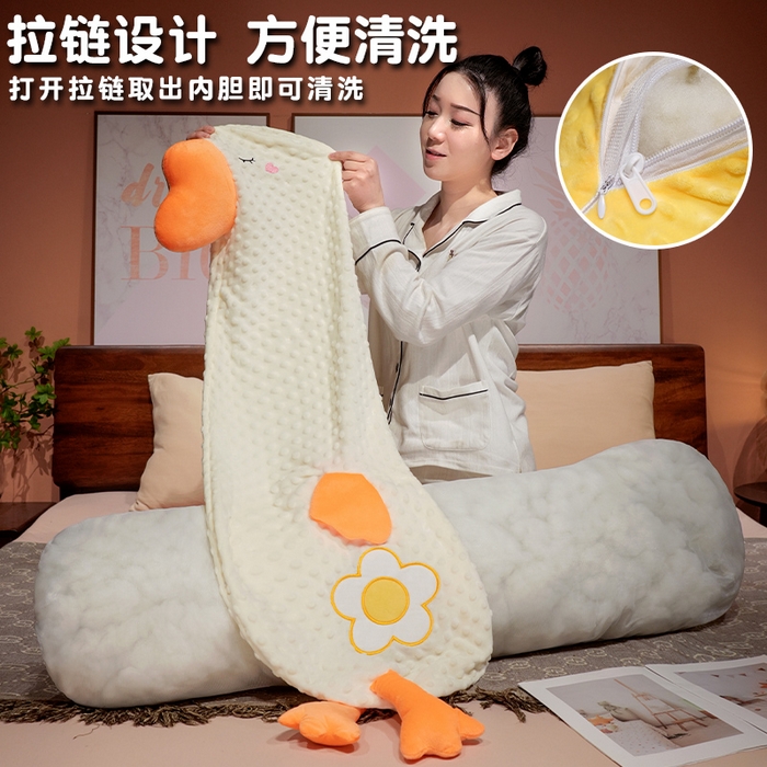 91家纺网 家纺一手货源 找家纺 仟亿莱 2025新款豆豆绒大鹅长条抱枕 豆豆绒长条大白鹅