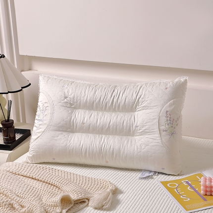 91家纺网 家纺一手货源 找家纺 糖果枕芯 2025新款薰衣草花边护颈枕情侣随礼助眠枕头 薰衣草-花边-白色