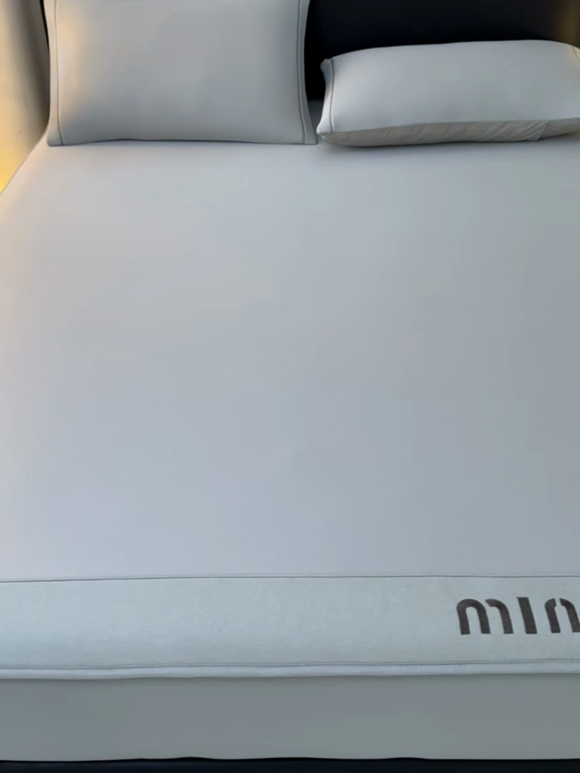 91家纺网 家纺一手货源 找家纺 全季家居 2025新款全季家居5A抗菌min系列凉感冰丝席 床笠-银灰