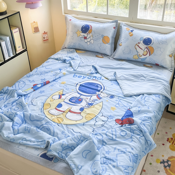 91家纺网 家纺一手货源 找家纺 博雅 2025新款A类大版数码印花冰丝凉席可组合凉感丝夏被-宇航员 绘画宇航员