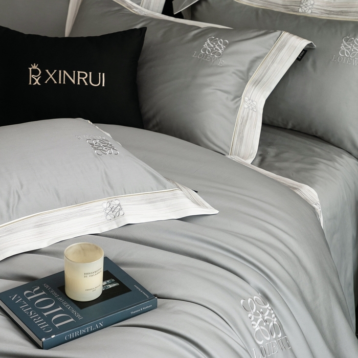 91家纺网 家纺一手货源 找家纺 馨蕊家居 2025新款100s高奢典藏简约全棉系列四件套-棉罗莎 棉罗莎-高级灰