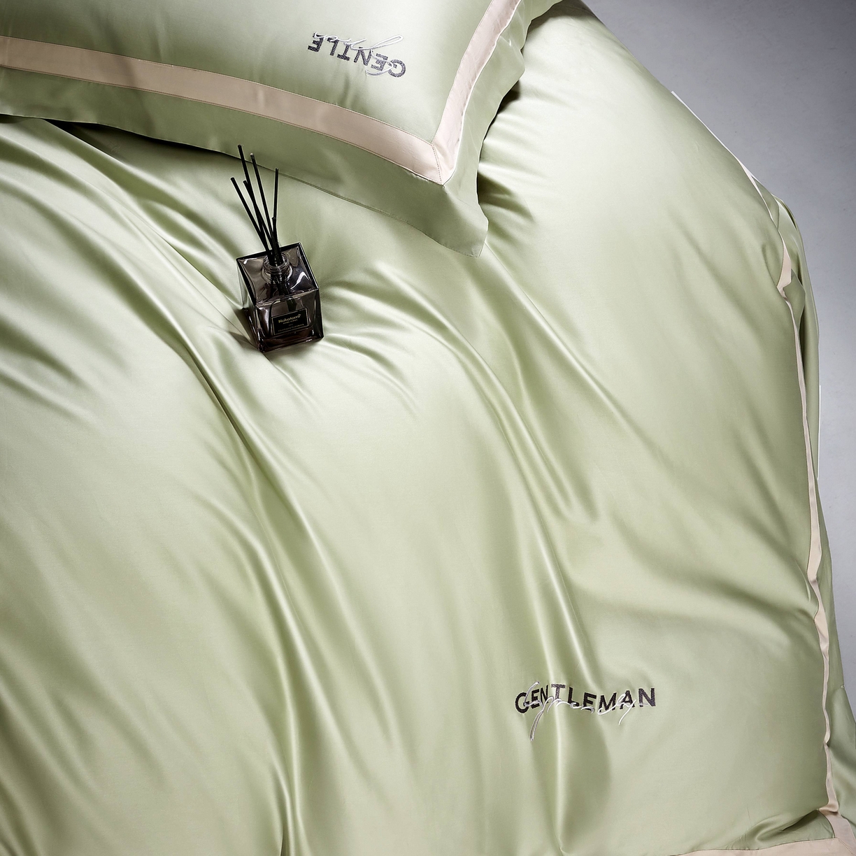 91家纺网 家纺一手货源 找家纺 佳汐蓝家纺 2025春夏新款新疆棉纯棉轻奢四件套（贴边款） 绿灰色