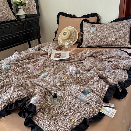 91家纺网 家纺一手货源 找家纺 亿品家纺 2025直播爆款韩版赫本风花边款针织棉双层纱夏被四件套【有买家秀加V】