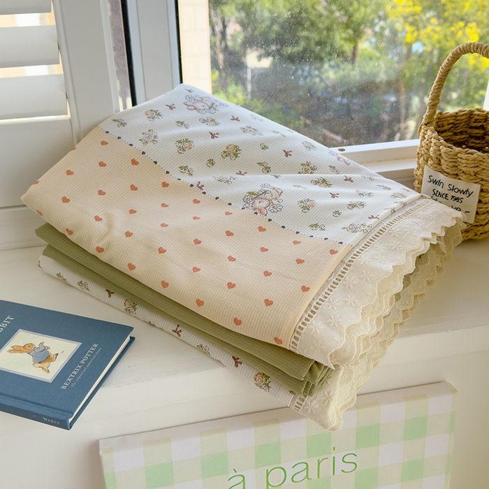 91家纺网 家纺一手货源 找家纺 竹合家纺 2025新款春日碎花法式镂空花边款式提花皱皱四件套 法式-甜心小小兔