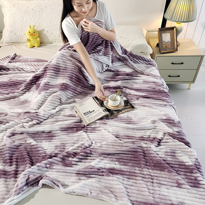 91家纺网 家纺一手货源 找家纺 巴木赫2025新款200g水墨印染抽条毛毯毯子 紫色