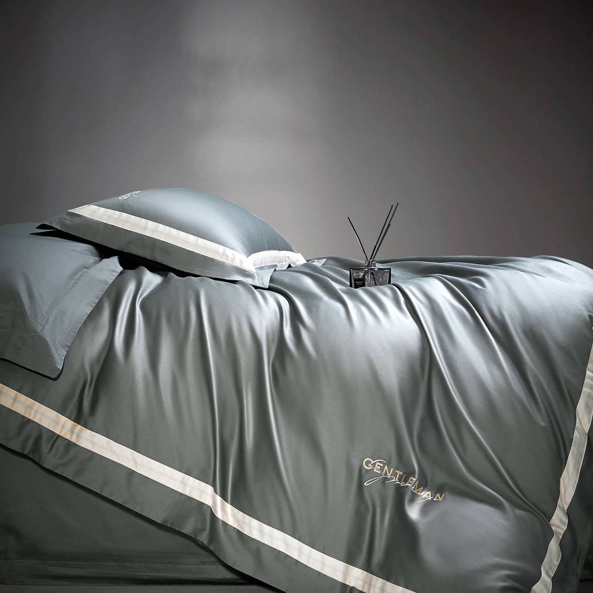 91家纺网 家纺一手货源 找家纺 佳汐蓝家纺 2025春夏新款新疆棉纯棉轻奢四件套（贴边款） 奥丁灰