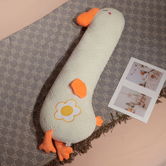 91家纺网 家纺一手货源 找家纺 仟亿莱 2025新款豆豆绒大鹅长条抱枕 豆豆绒长条大白鹅