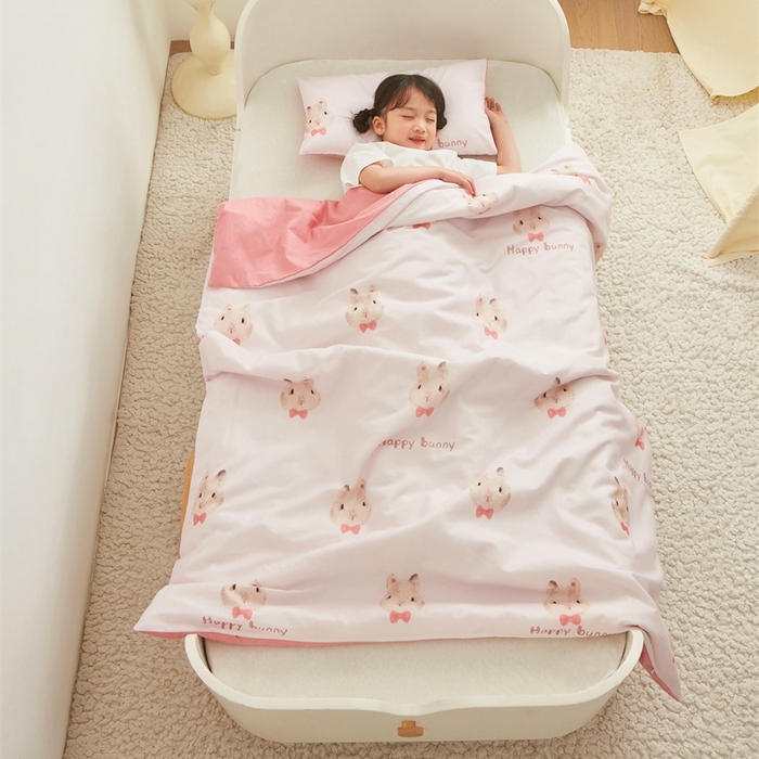 91家纺网 家纺一手货源 找家纺 艾佳宝贝 2025新款A类儿童全棉多功能单被套可拆式夏被四季被子 乖萌甜兔