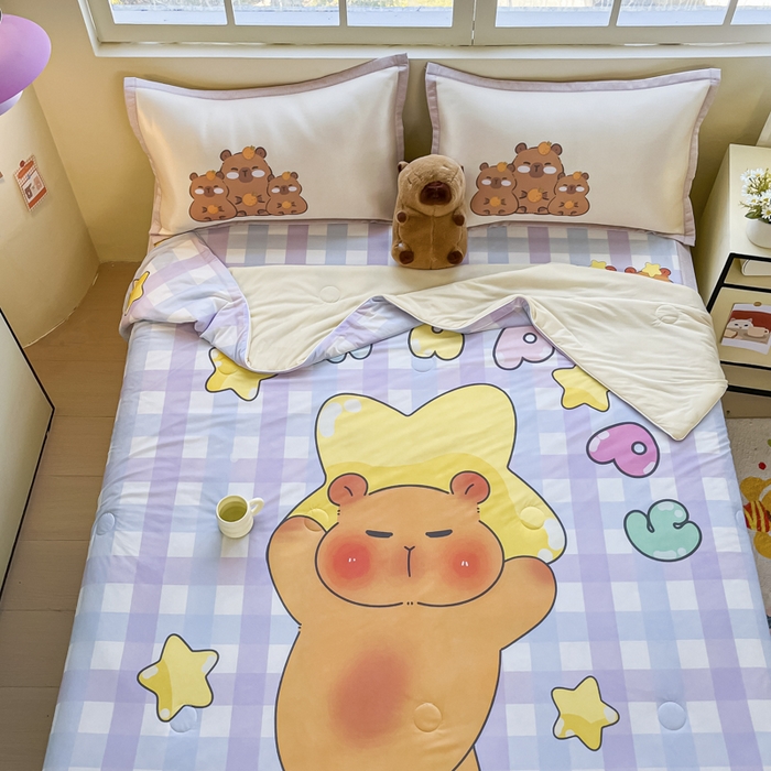 91家纺网 家纺一手货源 找家纺 博雅 2025新款A类大版数码印花冰丝凉席可组合凉感丝夏被-卡皮巴拉 星星卡皮巴拉