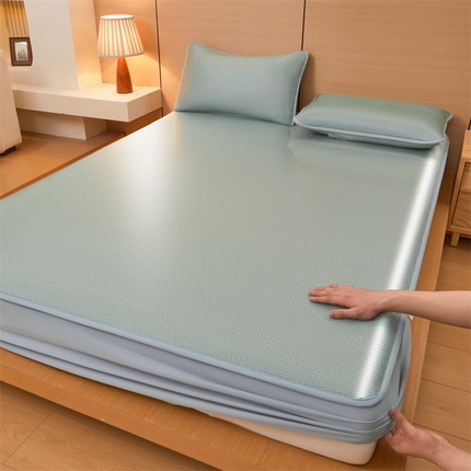 91家纺网 家纺一手货源 找家纺 2025夏季新品纯色冰藤床笠三件套凉感冰丝床笠席子单件床罩 冰藤床笠-丝绒绿