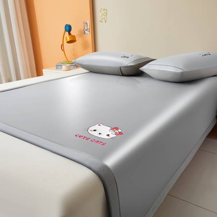 91家纺网 家纺一手货源 找家纺 全季家居 2025新款5A抗菌碳光卡通贴布系列冰丝席 床席款-胖脸猫咪-银灰