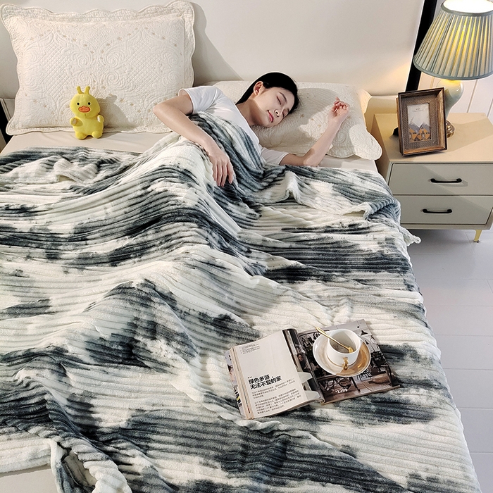 91家纺网 家纺一手货源 找家纺 巴木赫2025新款200g水墨印染抽条毛毯毯子 水墨画