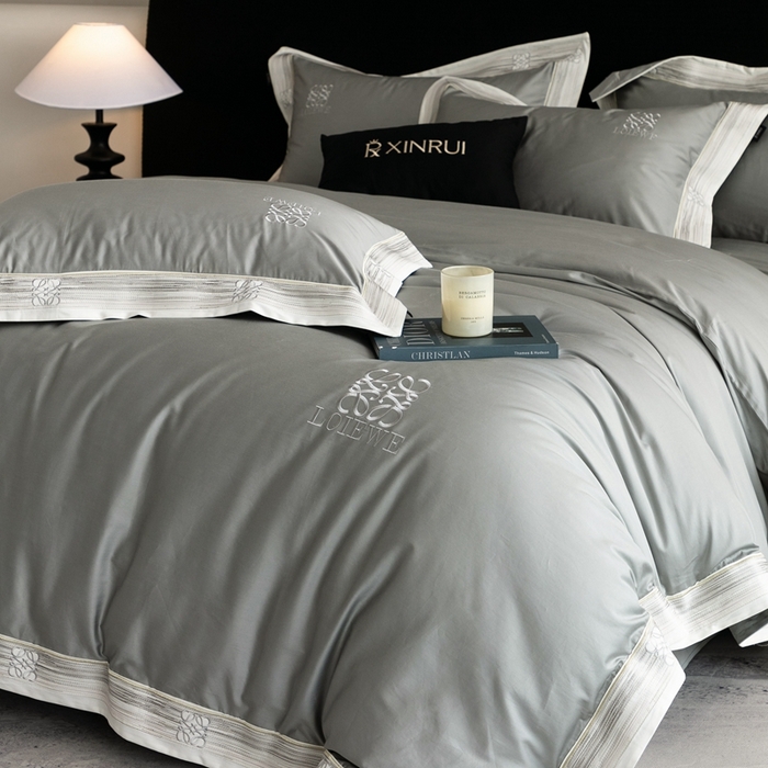 91家纺网 家纺一手货源 找家纺 馨蕊家居 2025新款100s高奢典藏简约全棉系列四件套-棉罗莎 棉罗莎-高级灰