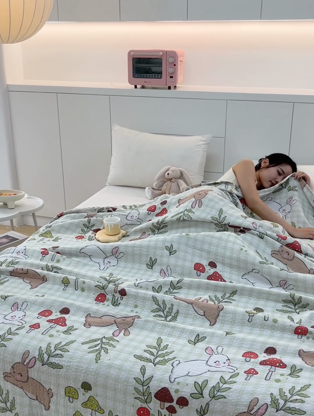 91家纺网 家纺一手货源 找家纺 乐家毛巾被（工厂自产自销） 2025春夏新款三层全棉纯棉印花毛巾被 蘑菇兔