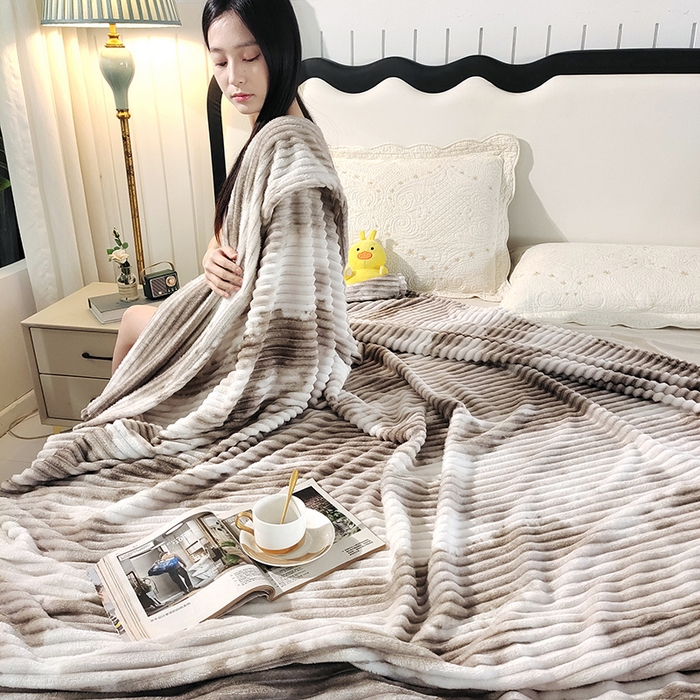 91家纺网 家纺一手货源 找家纺 （总）巴木赫2025新款200g水墨印染抽条毛毯毯子