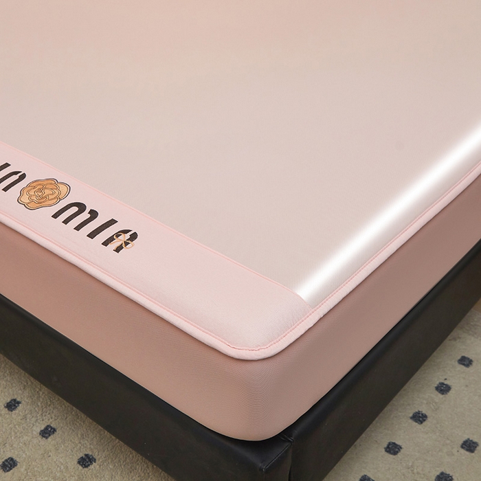 91家纺网 家纺一手货源 找家纺 全季家居 2025新款全季家居5A抗菌min系列凉感冰丝席 床笠-淡粉