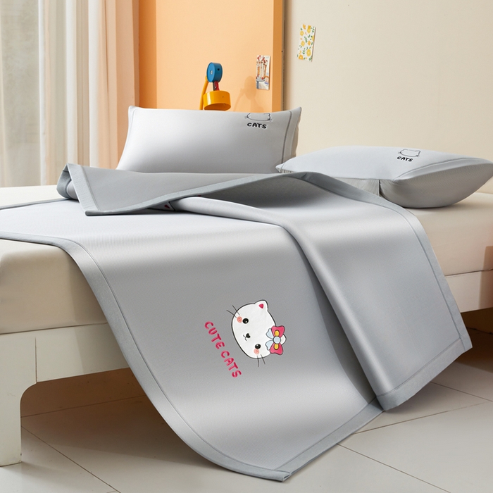 91家纺网 家纺一手货源 找家纺 全季家居 2025新款5A抗菌碳光卡通贴布系列冰丝席 床席款-胖脸猫咪-银灰