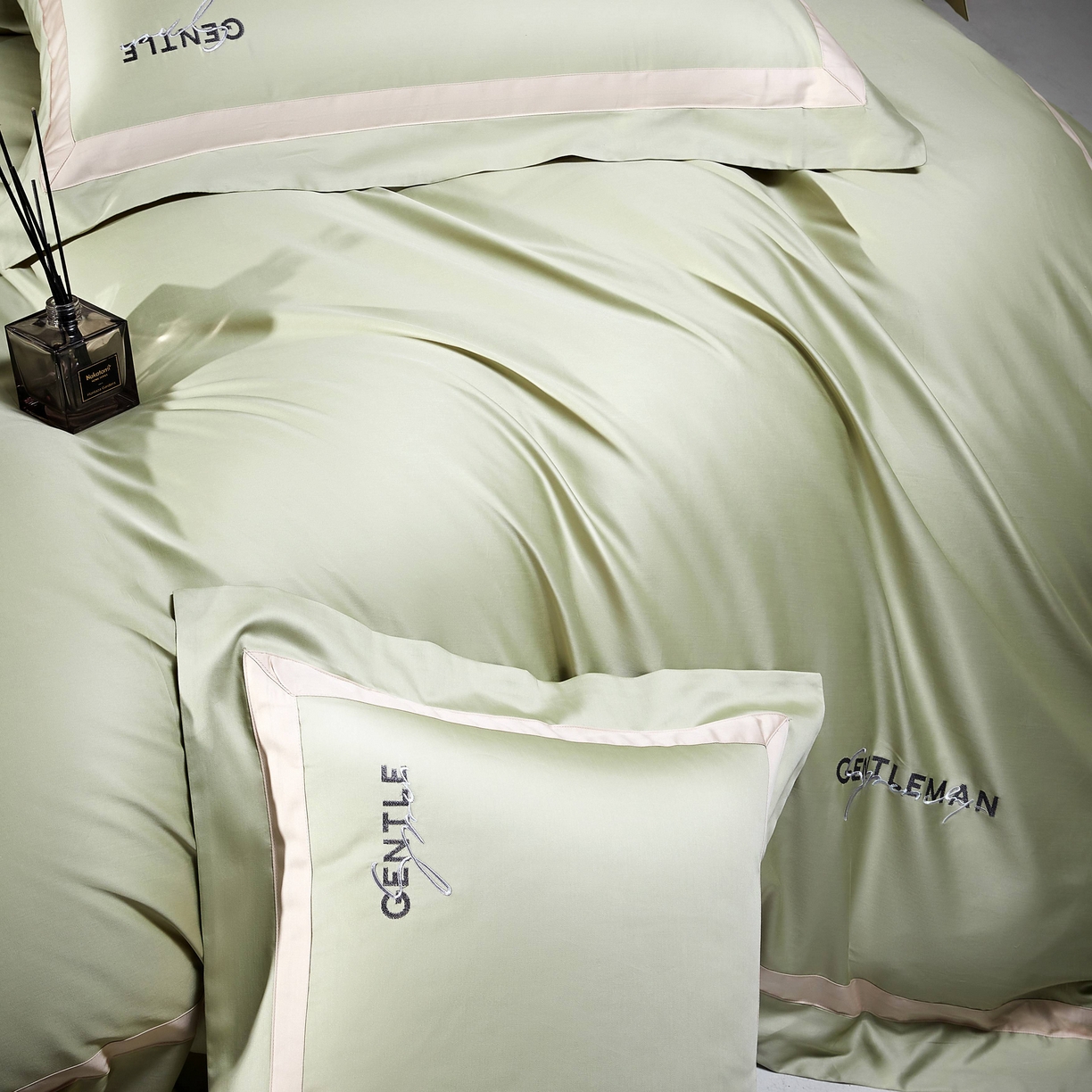 91家纺网 家纺一手货源 找家纺 佳汐蓝家纺 2025春夏新款新疆棉纯棉轻奢四件套（贴边款） 绿灰色