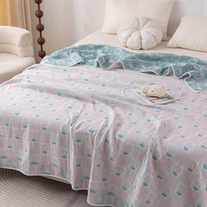 91家纺网 家纺一手货源 找家纺 乐家毛巾被（工厂自产自销） 2025春夏新款亲肤舒适六层纱布被 粉色方格郁金香