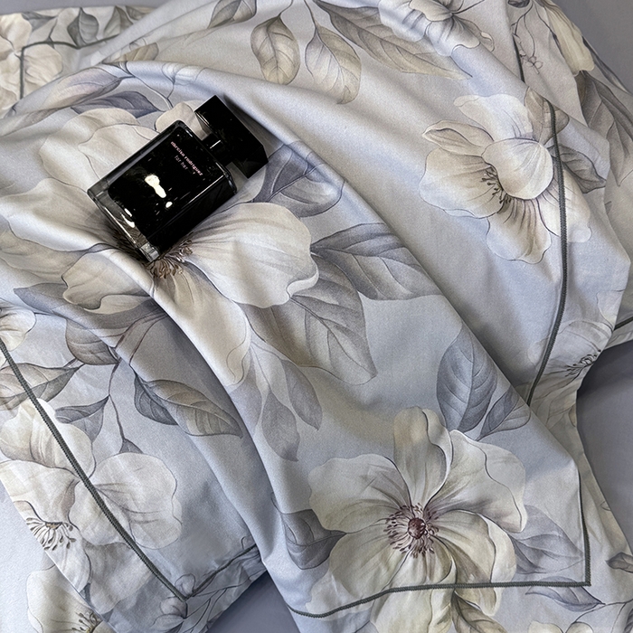 91家纺网 家纺一手货源 找家纺 乐蔻家纺 2025新款全棉13376数码印花四件套 初雪（兰）