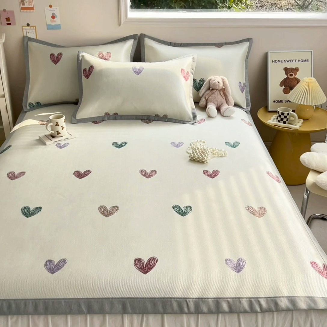 91家纺网 家纺一手货源 找家纺 懒猫家纺 2025春夏新款250D数码印花冰丝席凉席席子 手绘爱心