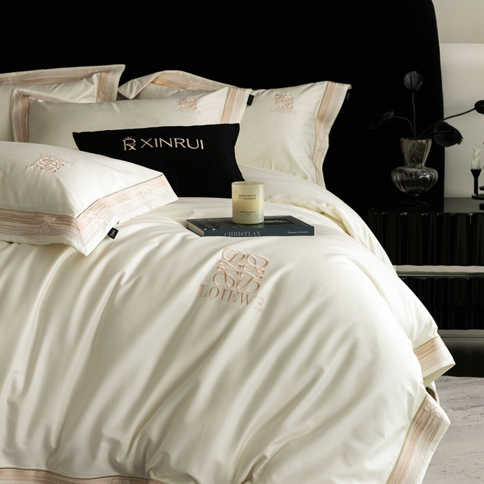 91家纺网 家纺一手货源 找家纺 馨蕊家居 2025新款100s高奢典藏简约全棉系列四件套-棉罗莎 棉罗莎-月光白