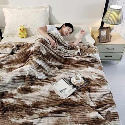 91家纺网 家纺一手货源 找家纺 （总）巴木赫2025新款200g水墨印染抽条毛毯毯子