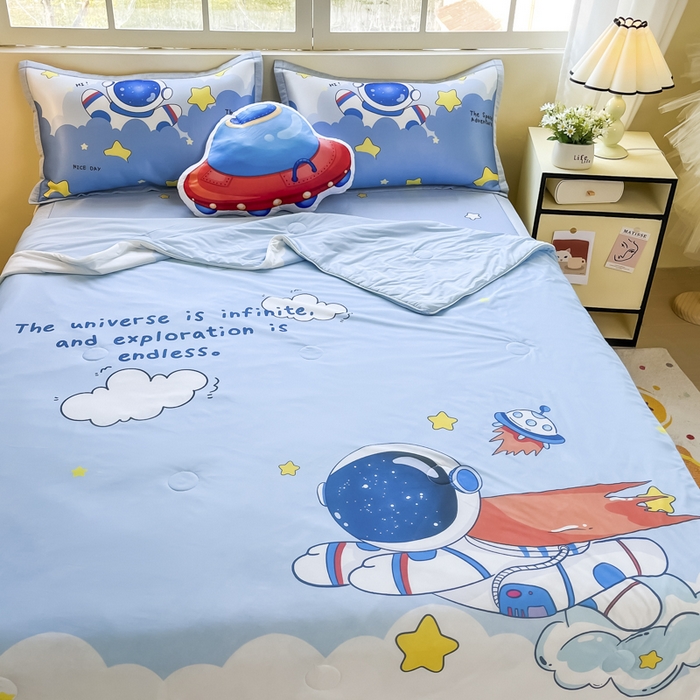 91家纺网 家纺一手货源 找家纺 博雅 2025新款A类大版数码印花冰丝凉席可组合凉感丝夏被-宇航员 飞船宇航员