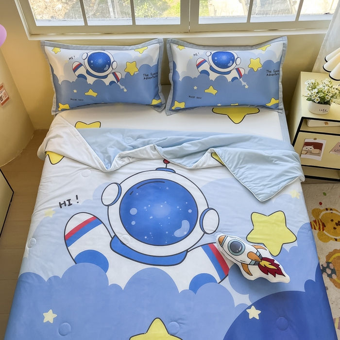 91家纺网 家纺一手货源 找家纺 博雅 2025新款A类大版数码印花冰丝凉席可组合凉感丝夏被-宇航员 梦想宇航员