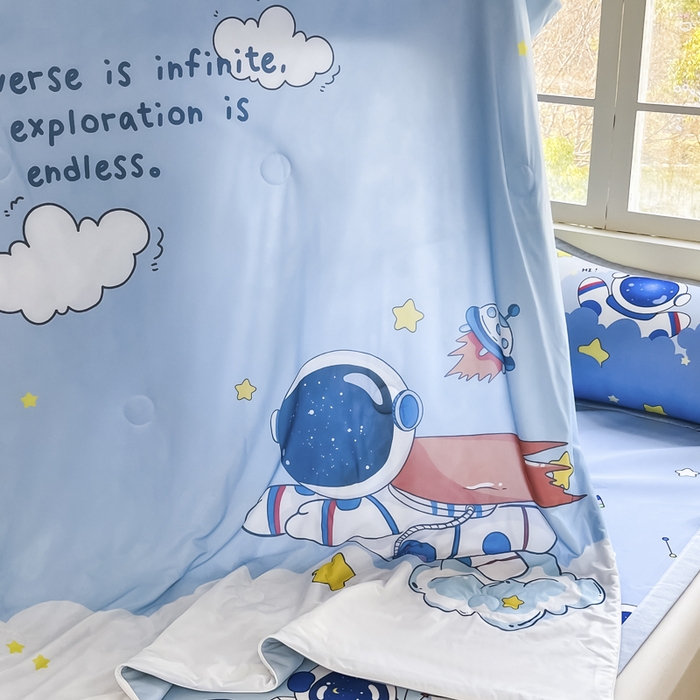 91家纺网 家纺一手货源 找家纺 （总）博雅 2025新款A类大版数码印花冰丝凉席可组合凉感丝夏被-宇航员