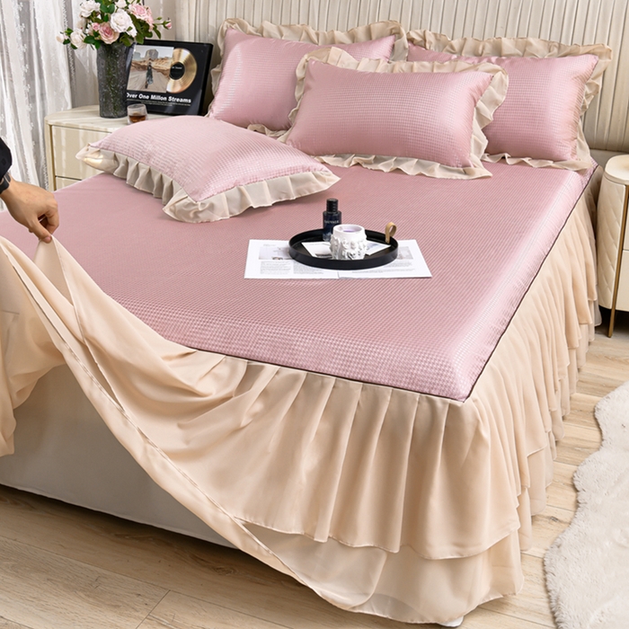 91家纺网 家纺一手货源 找家纺 家之硕家纺 2025新款冰丝凉席床裙款三件套 浅豆沙