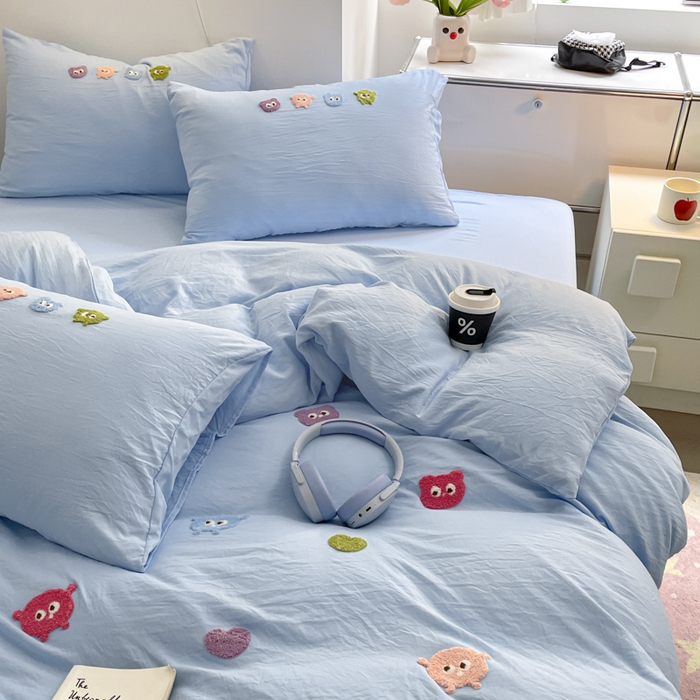 91家纺网 家纺一手货源 找家纺 优卡迪家纺馆 2025新款水洗棉毛巾绣四件套（下载文件夹包含买家秀） 开心怪兽-蓝