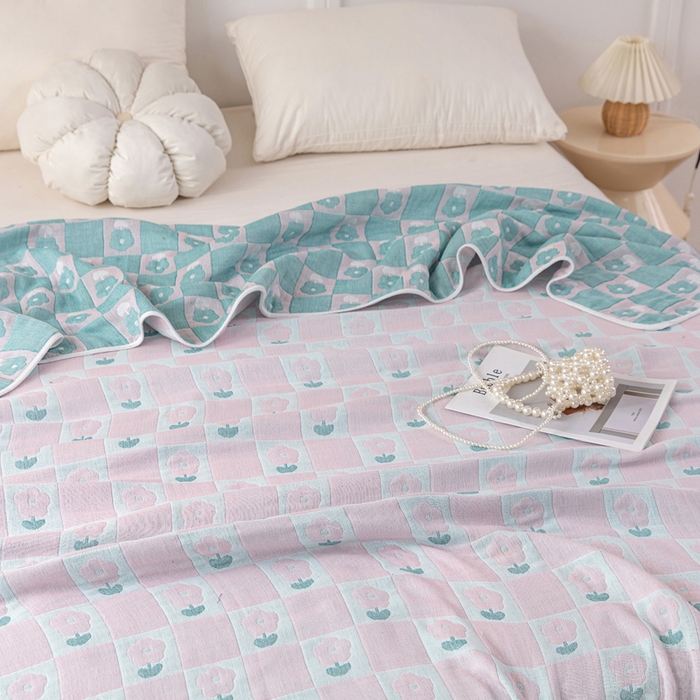 91家纺网 家纺一手货源 找家纺 乐家毛巾被（工厂自产自销） 2025春夏新款亲肤舒适六层纱布被 粉色方格郁金香