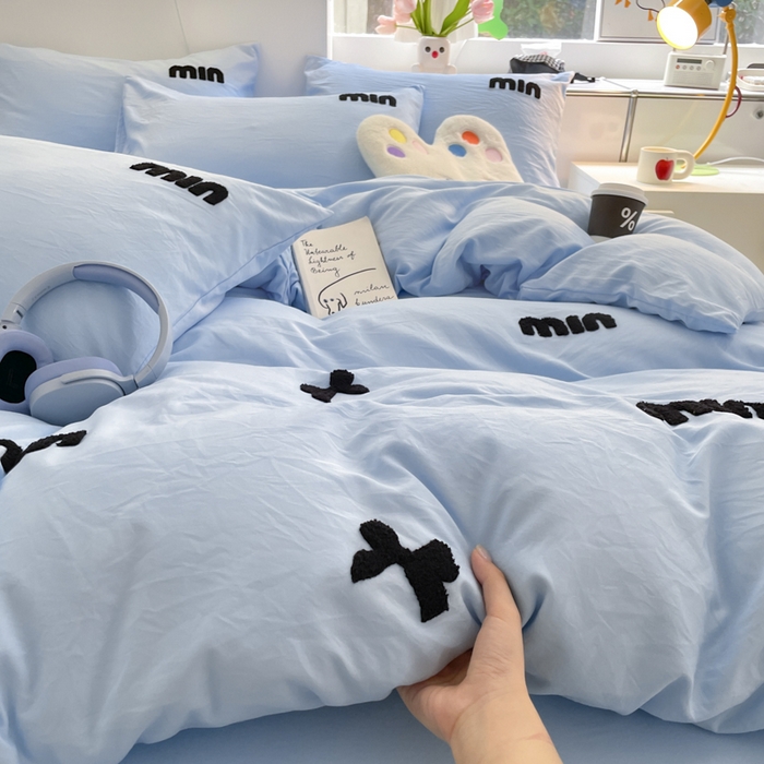 91家纺网 家纺一手货源 找家纺 优卡迪家纺馆 2025新款水洗棉毛巾绣四件套（下载文件夹包含买家秀） 迷你情结-蓝