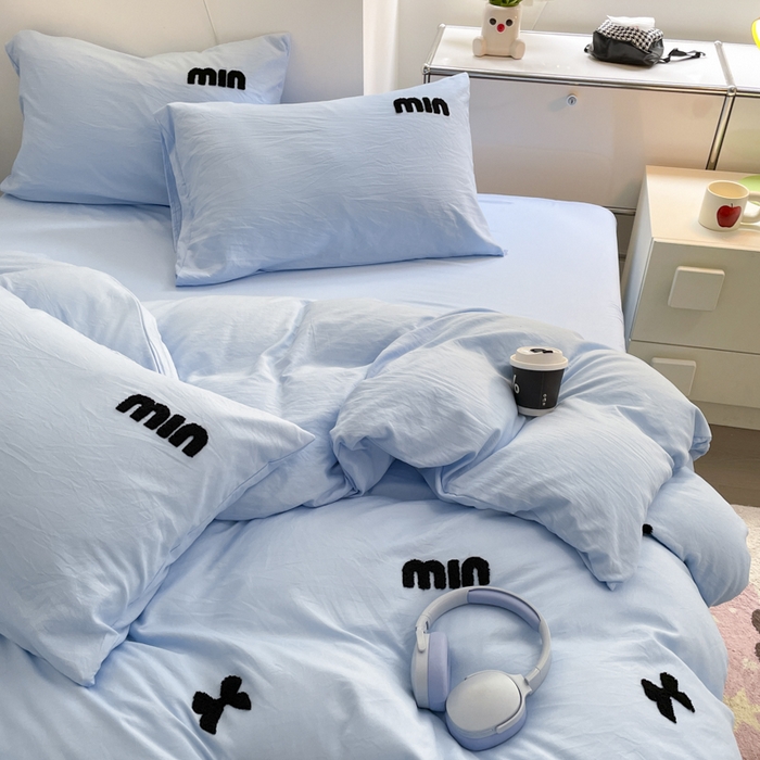 91家纺网 家纺一手货源 找家纺 优卡迪家纺馆 2025新款水洗棉毛巾绣四件套（下载文件夹包含买家秀） 迷你情结-蓝