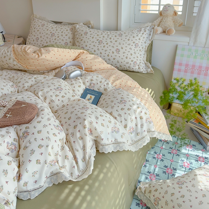 91家纺网 家纺一手货源 找家纺 竹合家纺 2025新款春日碎花法式镂空花边款式提花皱皱四件套 法式-甜心小小兔