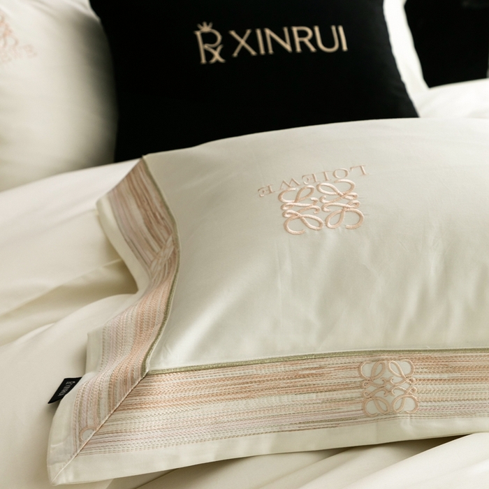 91家纺网 家纺一手货源 找家纺 馨蕊家居 2025新款100s高奢典藏简约全棉系列四件套-棉罗莎 棉罗莎-月光白