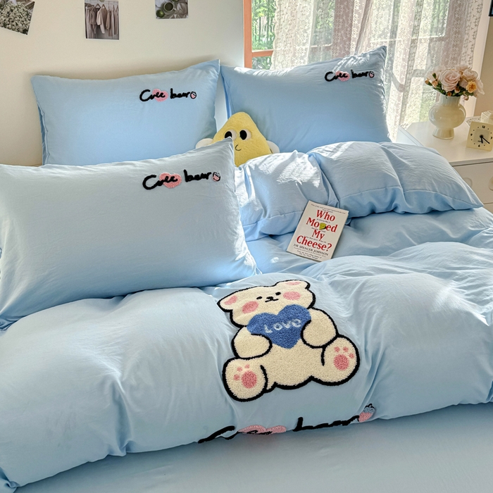 91家纺网 家纺一手货源 找家纺 优卡迪家纺馆 2025新款水洗棉毛巾绣四件套（下载文件夹包含买家秀） 开心熊-天空蓝